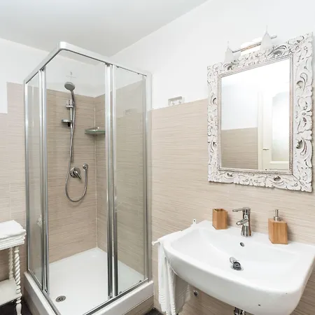 5rooms Bed and Breakfast 3*
