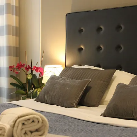 5rooms Bed and Breakfast 3*